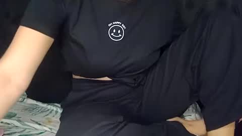 Snapshot of sunshine_days chatting on 12.17.24 Annie online show from 12.17.24