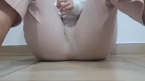 Snapshot of sunshine_days chatting on 10.15.25 Annie online show from 10.15.25