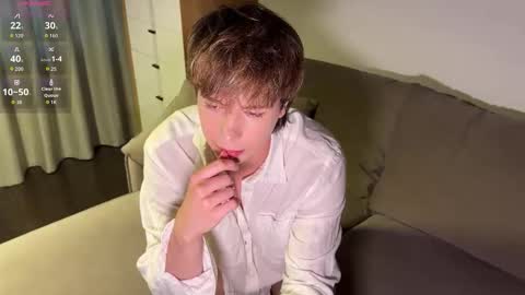 Snapshot of sunshinealex chatting on 09.17.25 sunshinealex online show from 09.17.25