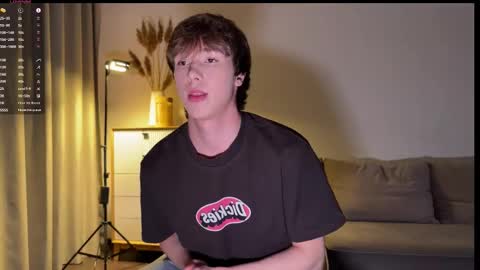 Snapshot of sunshinealex chatting on 09.28.25 sunshinealex online show from 09.28.25