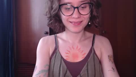 Snapshot of sunshinehella chatting on 06.23.26 Hella online show from 06.23.26