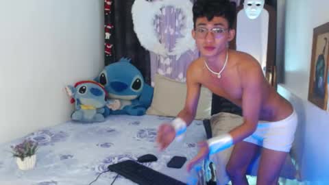 Snapshot of superasian143xx chatting on 01.16.25 GAY online show from 01.16.25