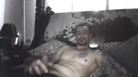 Snapshot of superd512 chatting on 01.05.25 Guero Cash online show from 01.05.25