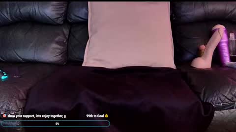 Snapshot of superduty5speed chatting on 02.16.25 Thomas online show from 02.16.25