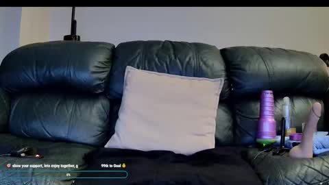 Snapshot of superduty5speed chatting on 11.23.25 Thomas online show from 11.23.25