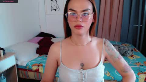 Snapshot of superhotvaleria chatting on 05.18.26 Im val online show from 05.18.26