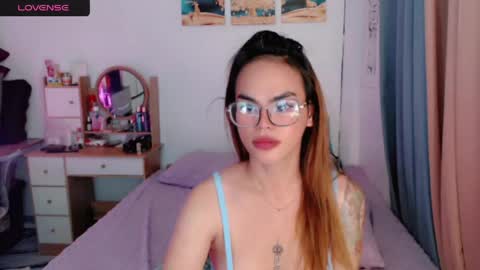 Snapshot of superhotvaleria chatting on 05.23.26 Im val online show from 05.23.26