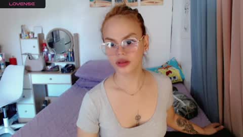 Snapshot of superhotvaleria chatting on 06.08.26 Im val online show from 06.08.26