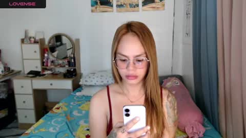 Snapshot of superhotvaleria chatting on 06.17.26 Im val online show from 06.17.26