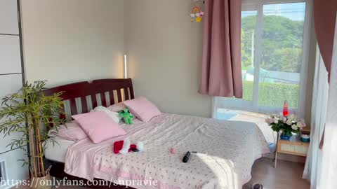 Snapshot of supremeraven chatting on 12.23.24 Raven - Ravie online show from 12.23.24