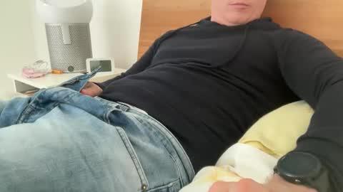 Snapshot of surfstar81 chatting on 01.13.26 surfstar81 online show from 01.13.26