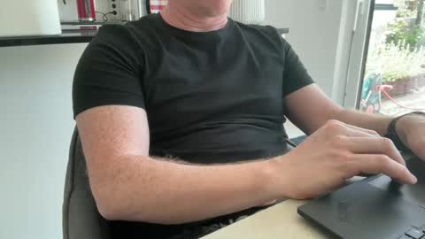 Snapshot of surfstar81 chatting on 04.28.26 surfstar81 online show from 04.28.26
