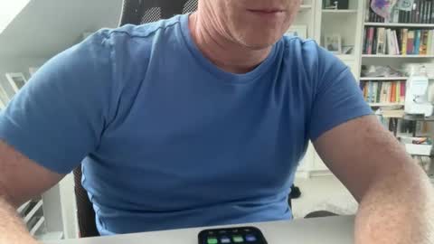 Snapshot of surfstar81 chatting on 06.11.26 surfstar81 online show from 06.11.26