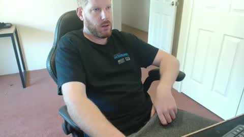 Snapshot of surge_0 chatting on 10.18.25 surge_0 online show from 10.18.25