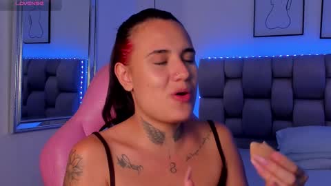 Snapshot of susan_sweet7 chatting on 11.25.25 Susan online show from 11.25.25