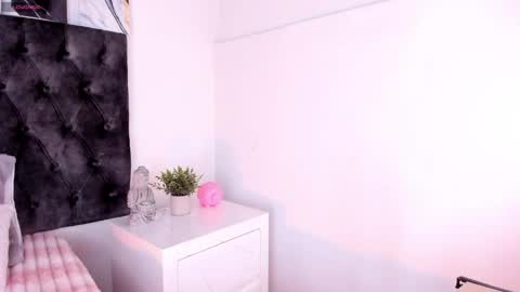 Snapshot of susana_mont chatting on 05.19.26 susana online show from 05.19.26