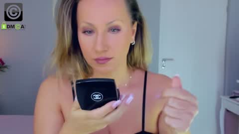 Snapshot of susanjewel chatting on 12.16.24 SusanJewel online show from 12.16.24