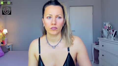 Snapshot of susanjewel chatting on 03.04.25 SusanJewel online show from 03.04.25