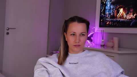 Snapshot of susanjewel chatting on 11.10.25 SusanJewel online show from 11.10.25