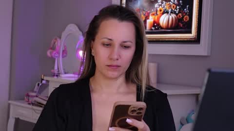 Snapshot of susanjewel chatting on 11.27.25 SusanJewel online show from 11.27.25