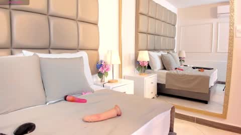 Snapshot of susanthomass chatting on 09.26.25 susanthomass online show from 09.26.25