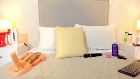 susanthomass online show from 02.13.26