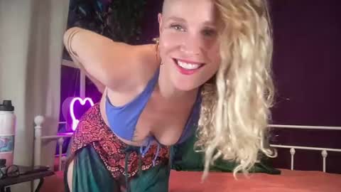 Susie and Lacey online show from 07.12.26