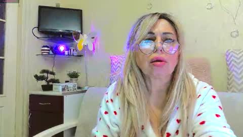 Snapshot of susienoreen chatting on 10.15.25 SusieNoreen online show from 10.15.25