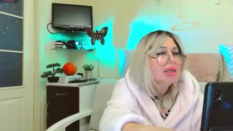 Snapshot of susienoreen chatting on 11.02.25 SusieNoreen online show from 11.02.25