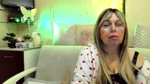 Snapshot of susiexnoreen chatting on 04.05.26 SusiexNoreen online show from 04.05.26