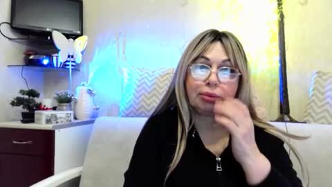 Snapshot of susiexnoreen chatting on 04.14.26 SusiexNoreen online show from 04.14.26