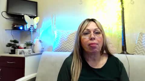Snapshot of susiexnoreen chatting on 04.17.26 SusiexNoreen online show from 04.17.26