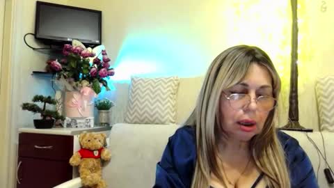 Snapshot of susiexnoreen chatting on 05.17.26 SusiexNoreen online show from 05.17.26