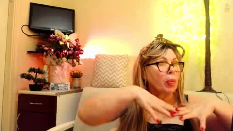 Snapshot of susiexnoreen chatting on 05.23.26 SusiexNoreen online show from 05.23.26