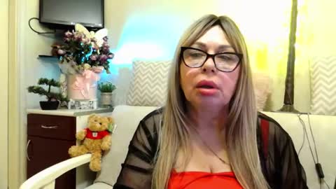 Snapshot of susiexnoreen chatting on 05.25.26 SusiexNoreen online show from 05.25.26