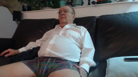 Snapshot of suv1 chatting on 01.16.25 Otto online show from 01.16.25