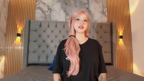 Snapshot of suxan_white chatting on 09.28.25 suxan_white online show from 09.28.25