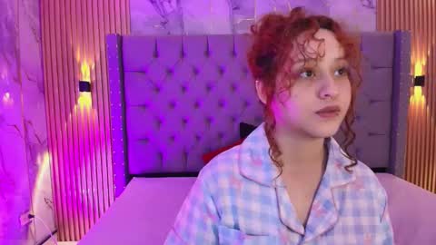 Snapshot of suxan_white chatting on 11.19.25 suxan_white online show from 11.19.25