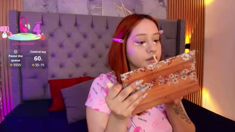 Snapshot of suxan_white chatting on 11.28.25 suxan_white online show from 11.28.25