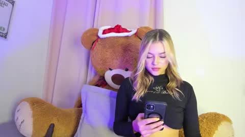 Snapshot of suzan__cooper2 chatting on 12.22.24 suzan__cooper2 online show from 12.22.24