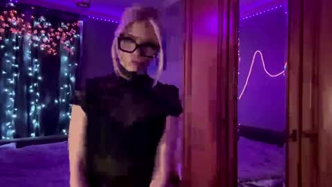 Snapshot of suzannabarmes chatting on 05.01.26 Stacy online show from 05.01.26
