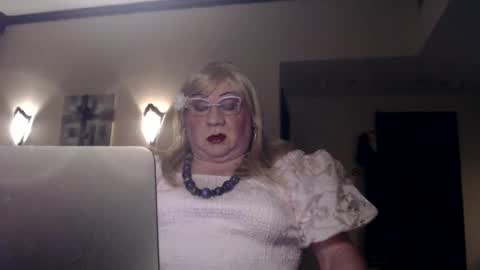 My name is Sissy or more fully Suzanna Aprilia Maria Mariquita Catarina Chinita Banci. Soy una puta - que chimba ladybug online show from 02.14.25