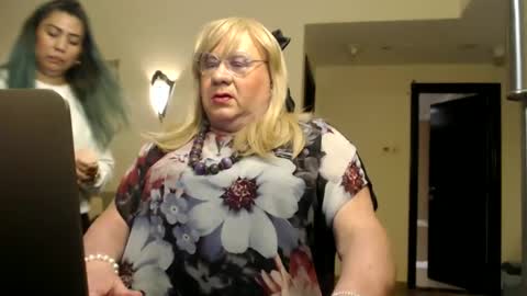 My name is Sissy or more fully Suzanna Aprilia Maria Mariquita Catarina Chinita Banci. Soy una puta - que chimba ladybug online show from 02.28.25