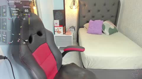 S U Z E T  online show from 01.21.25