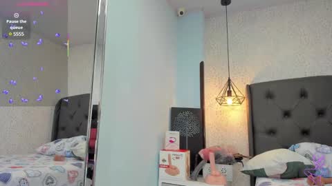 S U Z E T  online show from 02.06.25