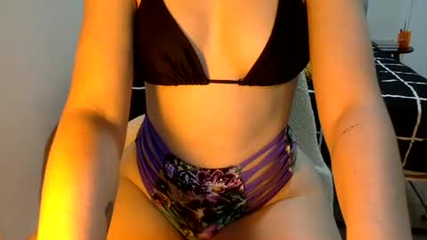 Snapshot of suzysummerrrrrrrrr chatting on 02.15.25 The real sugar baby Suzy Summer online show from 02.15.25