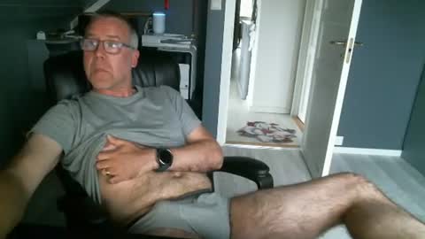 Snapshot of sverige1980 chatting on 07.21.26 Tom online show from 07.21.26