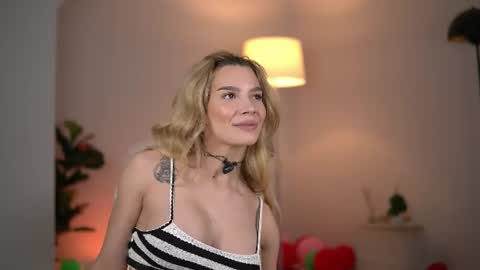Snapshot of svveetluna chatting on 06.22.26 SweetLuna online show from 06.22.26