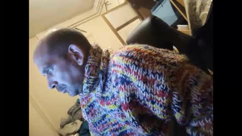 Snapshot of sweaterboy666 chatting on 09.17.25 sweaterboy666 online show from 09.17.25