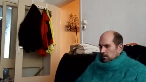 Snapshot of sweaterboy666 chatting on 10.28.25 sweaterboy666 online show from 10.28.25